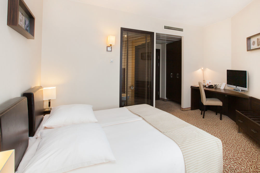 Qubus Hotel