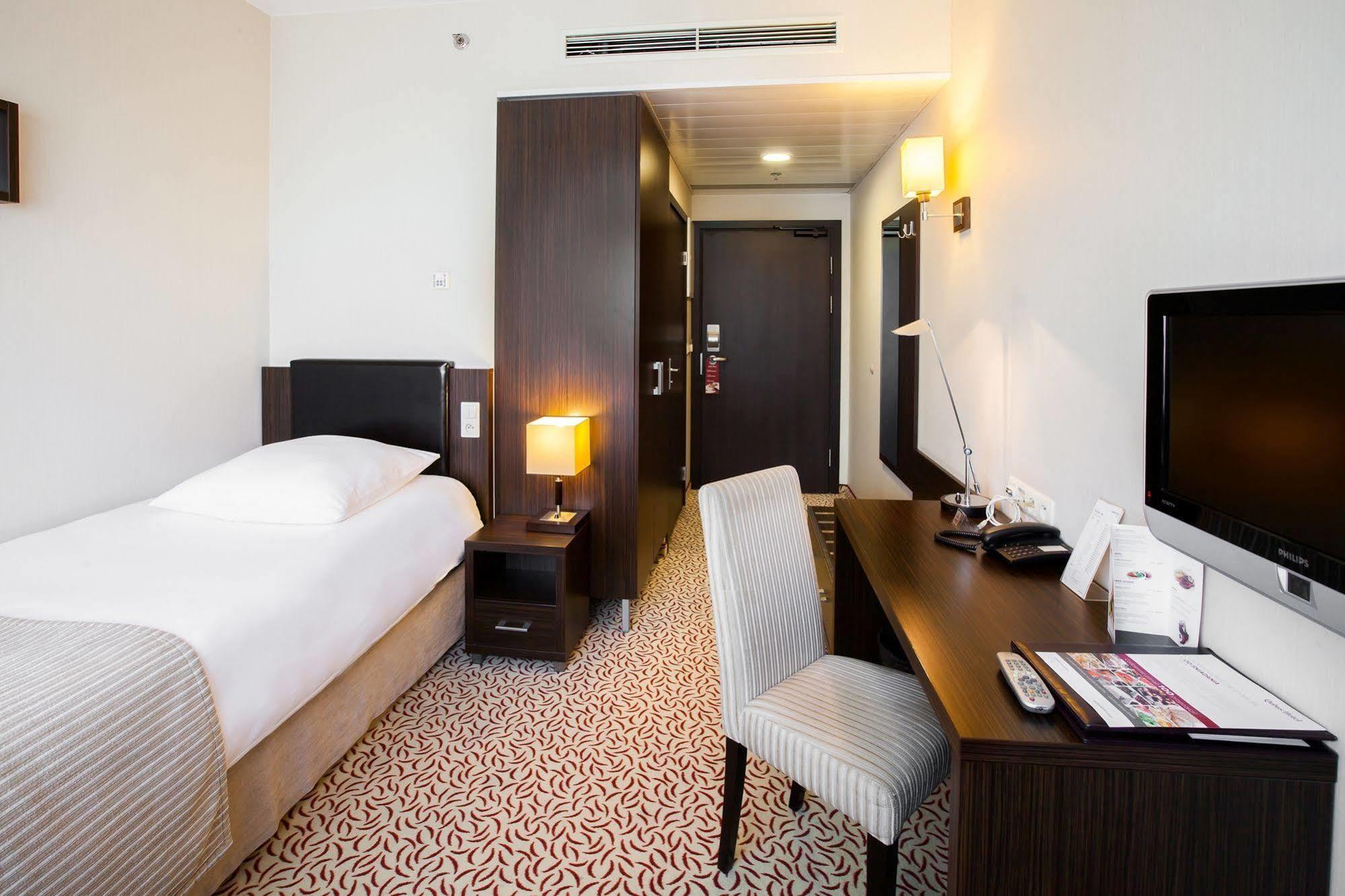 Qubus Hotel 3*